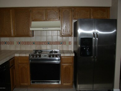 Country kitchen w/tile backsplash