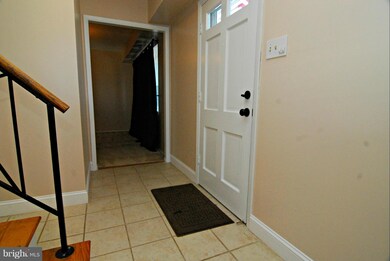 8905 Royal Ridge Ln, Laurel, MD 20708 - photo 2