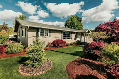 457 NE 12th St, Grants Pass, OR 97526 - photo 3