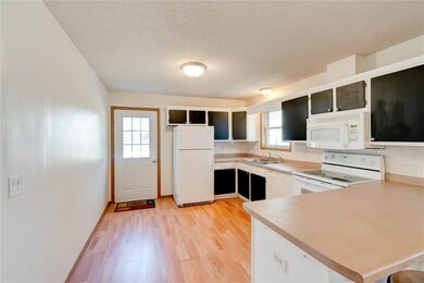 1053 10th Ave SE, Cedar Rapids, IA 52401 - photo 7