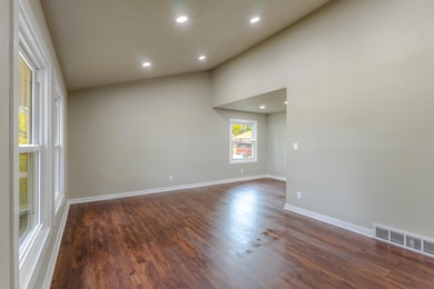 8014 S 13th St, Oak Creek, WI 53154 - photo 4