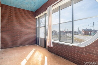 304 Defiance St, Wapakoneta, OH 45895 - photo 2