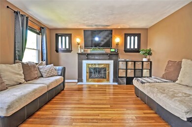 15 Welden St, Pawtucket, RI 02861 - photo 2