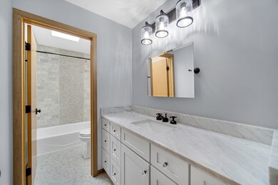 142 N Caroline Ave, Elmhurst, IL 60126 - photo 6