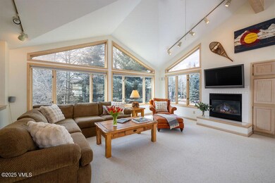 2504_21_shotgun_circle_b_interior_living