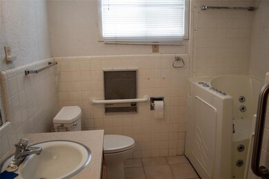 211 Avolyn Dr, Brownwood, TX 76801 - photo 3