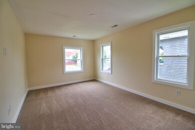 6924 Sollers Point Rd, Dundalk, MD 21222 - photo 7