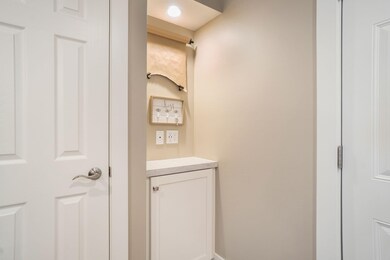 ENTRY WAY NOOK