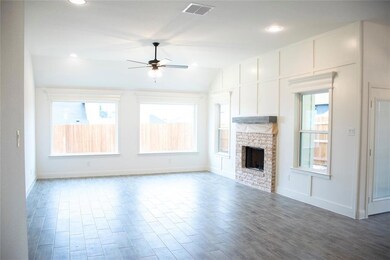 916 Rodgers Ave, Godley, TX 76044 - photo 4