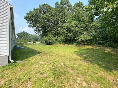 123 Mandalay Rd, Chicopee, MA 01020 - photo 2