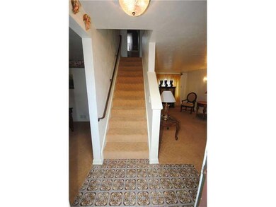 Entry/Foyer.