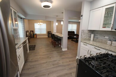 1098 Viewpoint Dr, Lake In the Hills, IL 60156 - photo 3