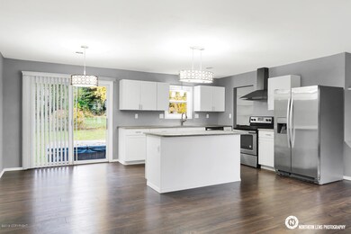 Kitchen & Dining