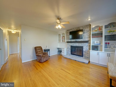 7819 Appletree Rd, Pasadena, MD 21122 - photo 3