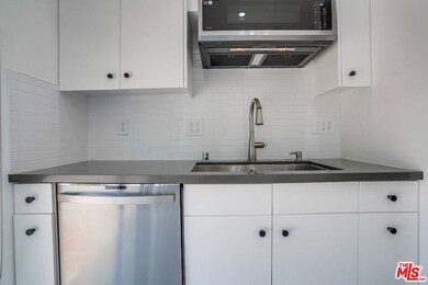 1655 1/2 S Longwood Ave, Los Angeles, CA 90019 - photo 6