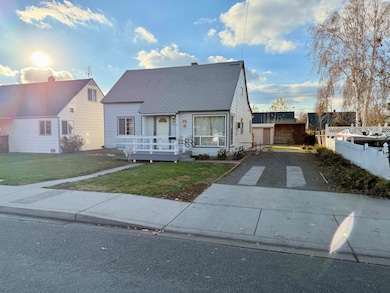 621 S 13th St, Sunnyside, WA 98944 - photo 2