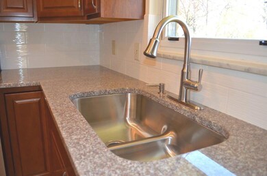 1057 Runyon Rd, Columbus, OH 43227 - photo 7