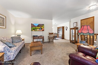 6-web-or-mls-536-e-cloverleaf-dr