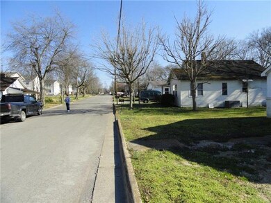 604 Landers St, Shelbyville, TN 37160 - photo 3