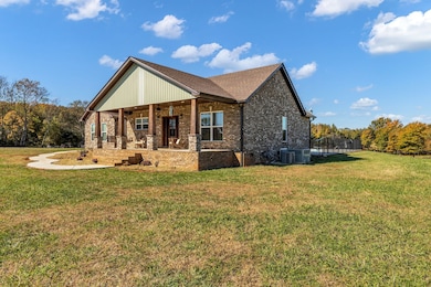 1645 Oak Grove Rd, Decherd, TN 37324 - photo 4