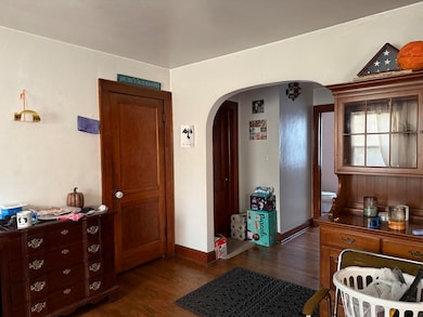 Area between Living room and Kitchen