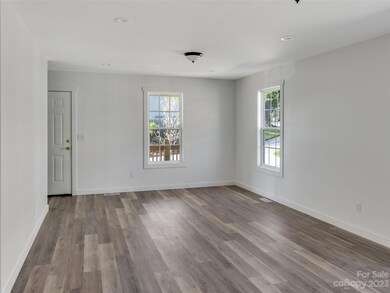 943 W Chapel Rd, Asheville, NC 28803 - photo 4