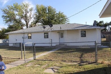 510 W 8th St, Hugoton, KS 67951 - photo 2
