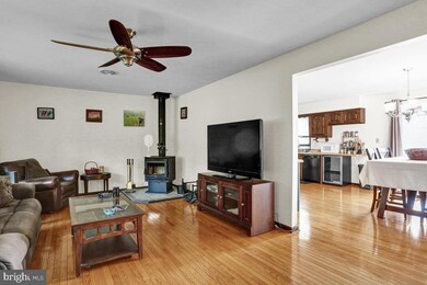 1518 Eckert Ave, Reading, PA 19602 - photo 2