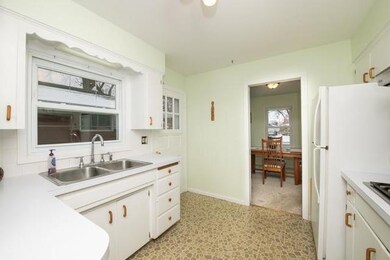 2427 Chestnut St, Waukegan, IL 60087 - photo 3