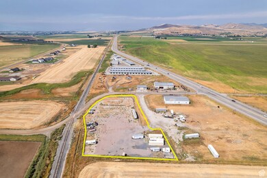 View of property location featuring property boundaries highlighted and a mountainous background