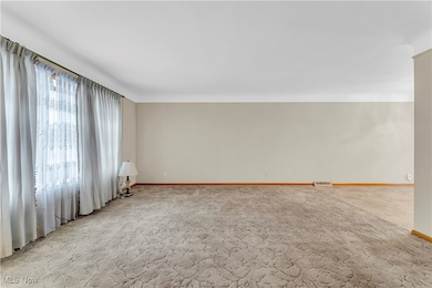 9924 Valley Forge Dr, Parma Heights, OH 44130 - photo 6