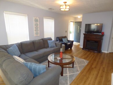 8335 Grand Trevi Dr, Louisville, KY 40228 - photo 4