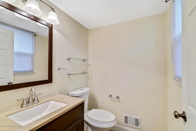 Remodeled 1/2 Bath