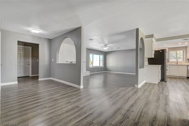 1715 Golden Arrow Dr, Las Vegas, NV 89169 - photo 5