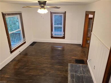 141 E Elm St, Kent, OH 44240 rental is a 3 to 4 be