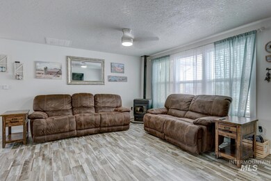 504 E Selway Dr, Homedale, ID 83628 - photo 4