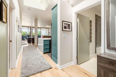 Foyer/Entry