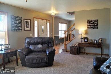 1009 E 18th St S, Newton, IA 50208 - photo 4