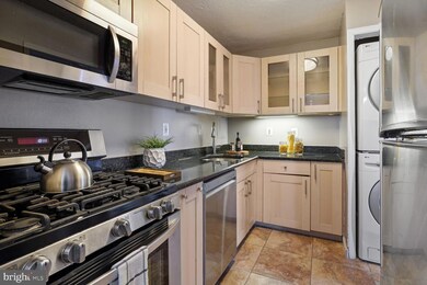 Town Square Towers unit 204, Washington, DC 20024 - photo 5