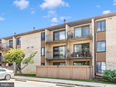 6988 Hanover Pkwy unit 301, Greenbelt, MD 20770 - photo 3