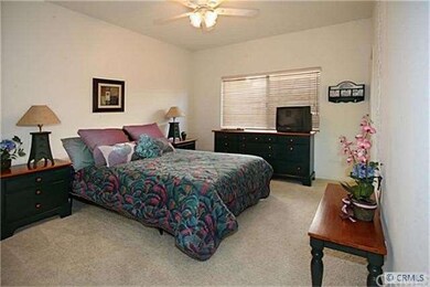 Downstairs bedroom with its own bathroom is great 
