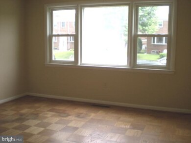 921 Circle Dr, Halethorpe, MD 21227 - photo 3