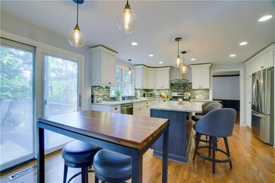 Eat-in-Kitchen