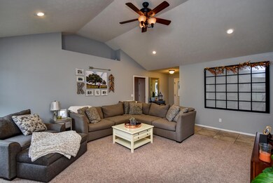 204 N Bonda Way-9