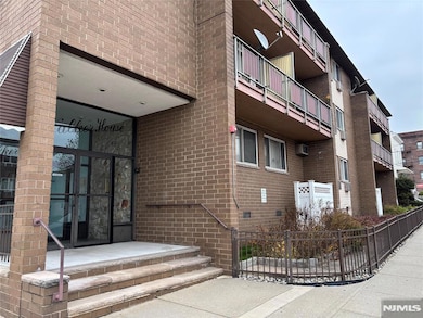 423 Walker St unit B5, Fairview, NJ 07022 - photo 2