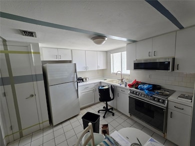 2103 Canal Dr unit B7, Bradenton, FL 34207 - photo 4