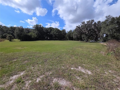 140 E Lemon St, Lady Lake, FL 32159 - photo 3