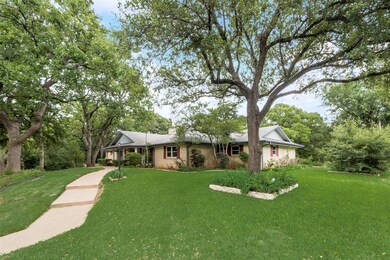 1107 Penoak Ct, Euless, TX 76040 - photo 2