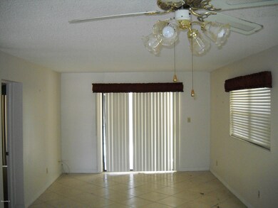 End Unit has Side Windows