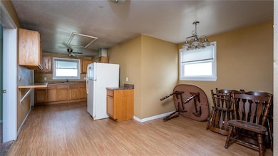 913 9th St SE, Cedar Rapids, IA 52401 - photo 4